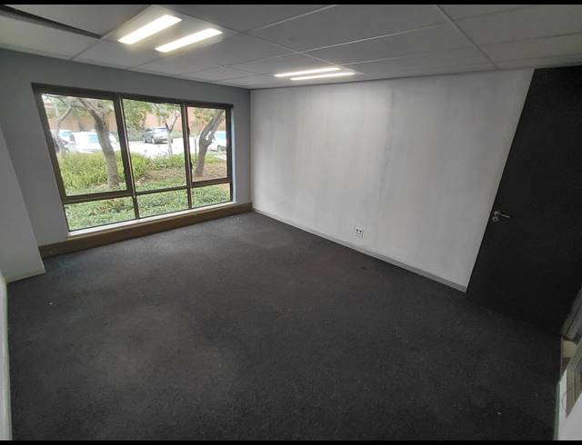 344M² OFFICE TO LET IN MAGALIESSIG